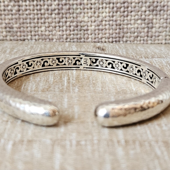 John Hardy JAI hammered sterling silver cuff bracelet - Picture 3 of 9